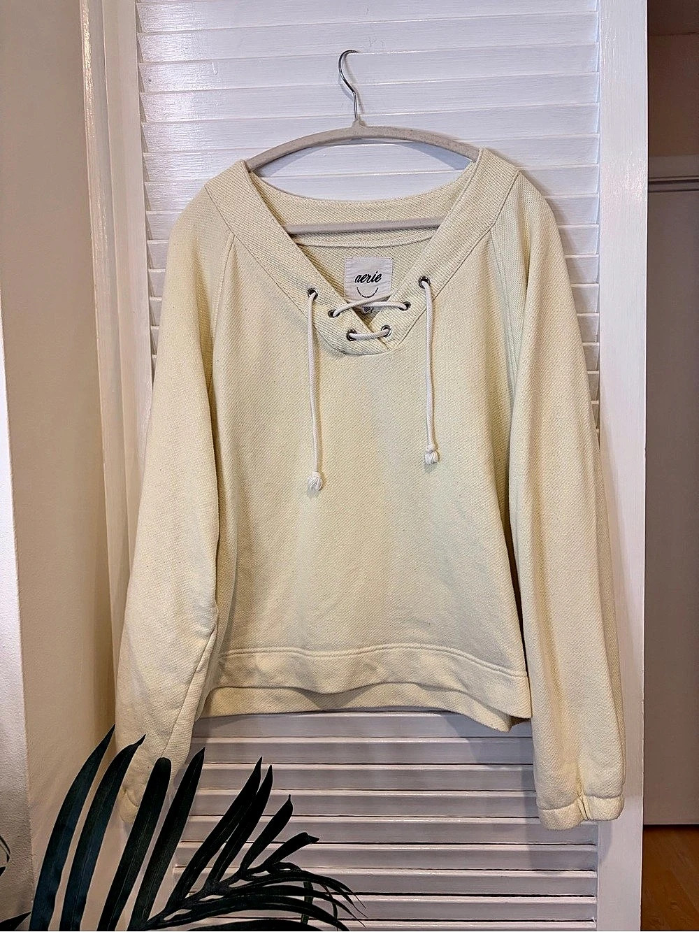 Aerie Lace-Up Cream Sweatshirt Size L Fall Winter Cozy